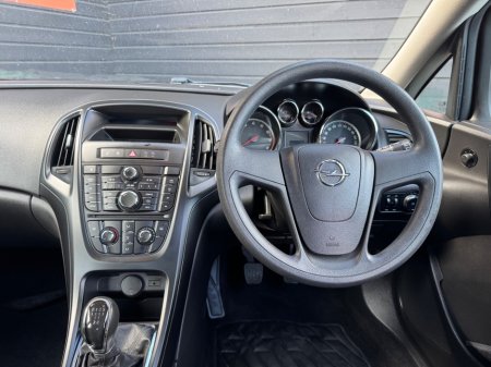 2012 Opel Astra - thumbnail 14