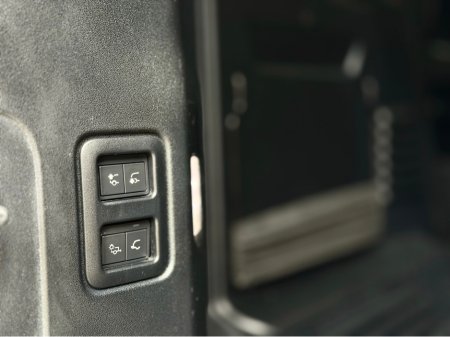 2021 Land Rover Defender - thumbnail 11