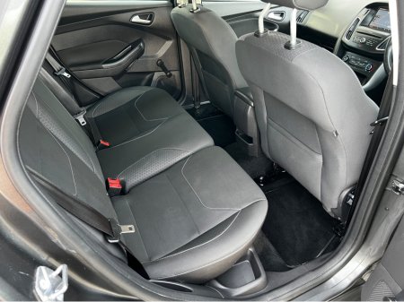 2016 Ford Focus - thumbnail 12