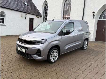 2024 Opel Combo SPORT L1H1-1.5 100PS D-6SP NO VAT! €23,450 thumbnail
