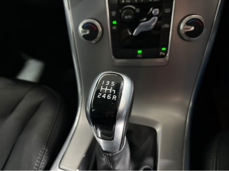 2017 Volvo XC60 SE NAV D4 2.0 TD B4 R-DESIGN MHEV 197BHP €15,950 thumbnail