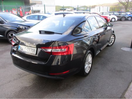 2022 Skoda Superb - thumbnail 5