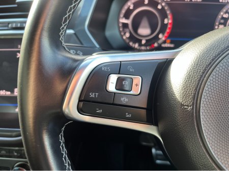 2018 Volkswagen Tiguan R-LINE 4 MOTION AUTOMATIC 2.0 DIESEL //HIGH SPEC//FULL LEATHER HEATED FRONT AND REAR SEATS//360 PARKING CAMERAS//ADAPTIVE CRUISE CONTROL// €27,950 thumbnail