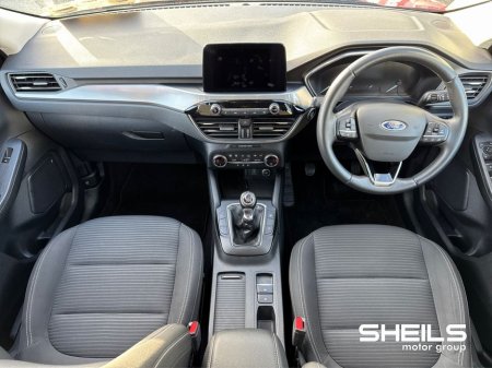 2020 Ford Kuga - view 3