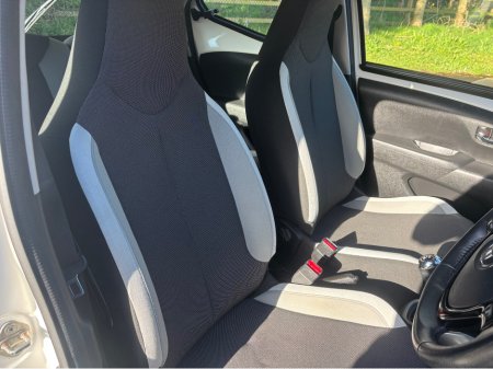 2016 Toyota Aygo - thumbnail 14