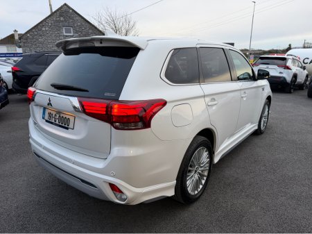 2019 Mitsubishi Outlander - view 3