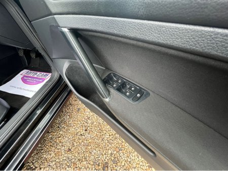 2016 Volkswagen Golf ==STUNNING CAR-1.6TDI//HEATED SEATS//FRESH NCT//SERVICED== €10,450 thumbnail