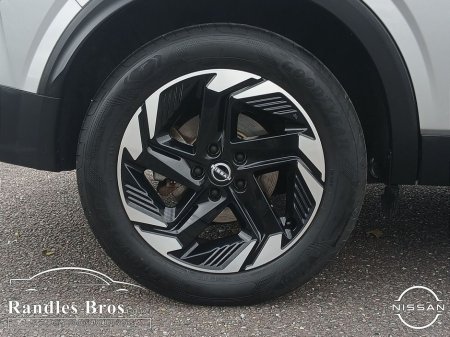 2025 Nissan Qashqai - thumbnail 9