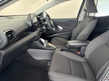 2023 Toyota Yaris HYBRID LUNA SPORT €24,950 thumbnail