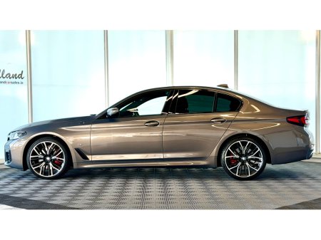 2023 BMW 5 Series - thumbnail 2
