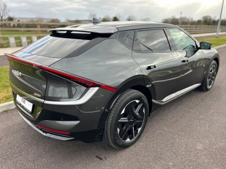 2026 Kia EV6 NEW MODEL WITH LONGER RANGE EV6 Aerodynamic side details, *0% finance* New rear signature LED taillights, New high-impact alloy wheels, Completely r €52,810