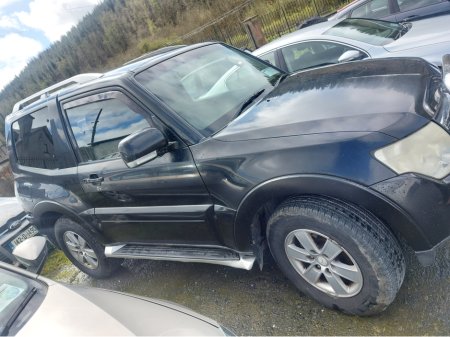 2008 Mitsubishi Pajero - thumbnail 2