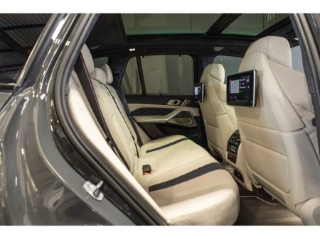 2023 BMW X5 M Competition €129,950 thumbnail