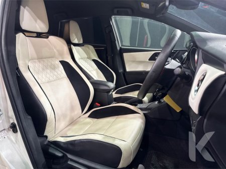 2017 Toyota Auris - thumbnail 16