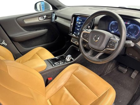 2020 Volvo XC40 - thumbnail 6