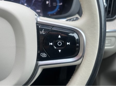 2023 Volvo XC60 T6 PHEV PLUS DARK AWD 2.0 PETROL //PANORAMIC GLASS ROOF//FULL LEATHER HEATED SEATS//ADAPTIVE CRUISE CONTROL// thumbnail