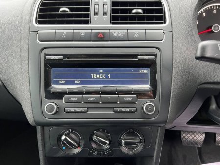 2013 Volkswagen Polo COMFORTLINE 1.2 TSI // SERVICE HISTORY // AIR CONDITIONING // 2 KEYS €8,950 thumbnail