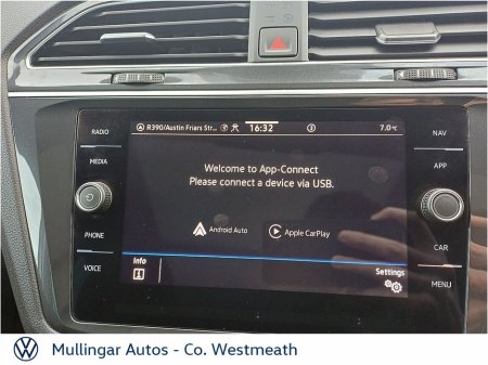 2024 Volkswagen Tiguan 2.0 TDI 150HP Elegance €42,950 thumbnail