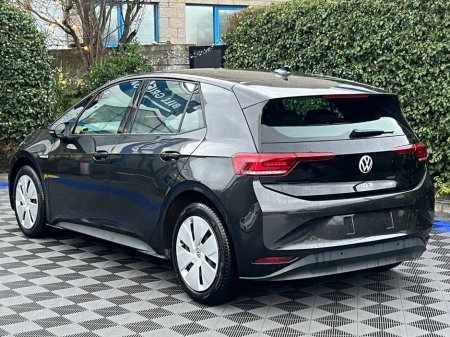 2023 Volkswagen ID.3 LIFE 58KWH // APPLE CARPLAY/ANDROID AUTO // PARKING SENSORS // DUAL ZONE CLIMATE CONTROL €20,950 thumbnail