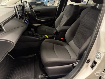 2023 Toyota Corolla HYBRID LUNA AUTO SALOON // TOYOTA SAFETY SENSE // REAR CAMERA // BLUETOOTH // AIR CON // TOYOTA WARRANTY €27,945 thumbnail