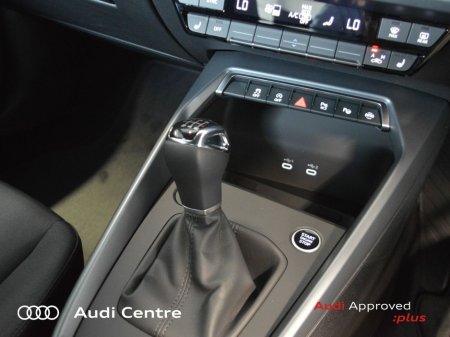 2025 Audi A3 A3 SAL 30 TDI 115HP SE €38,999 thumbnail