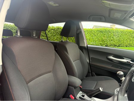 2011 Toyota Auris - thumbnail 6