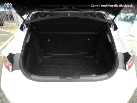 2024 Toyota Corolla Hybrid Luna Sport HB €32,950 thumbnail