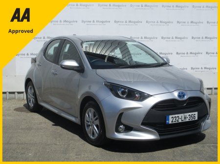 2023 Toyota Yaris 1.5 HYBRID LUNA 4DR AUTOMATIC WITH  ONLY 11000 KMS AND ONE VERY CAREFUL OWNER . THIS CAR IS IN SHOWROOM CONDITION !! 12 MONTHS WARRANTY AND 12 MONTHS AA COVER ! €25,950
