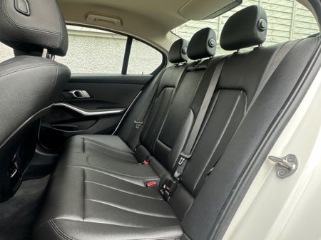 2021 BMW 3 Series - thumbnail 14