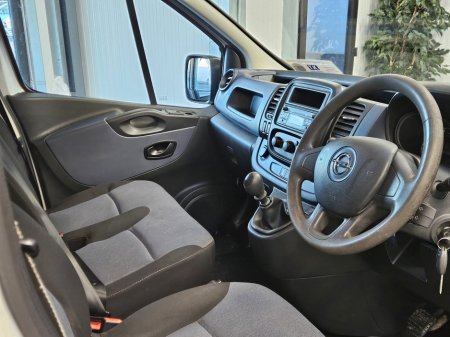 2016 Opel Vivaro  €8,950 thumbnail