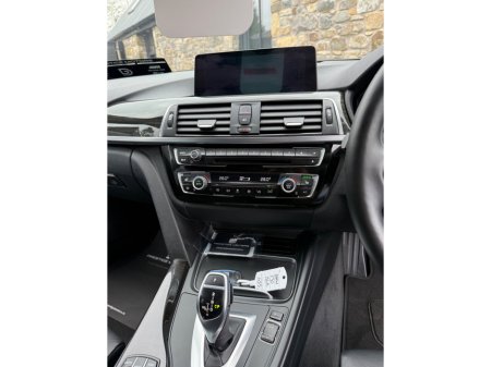 2017 BMW 3 Series - thumbnail 12