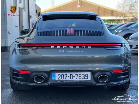 2020 Porsche 911 CARRERA 4SPEED Aventurine Green Metallic €144,950 thumbnail