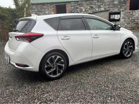 2017 Toyota Auris 1.8 Sport Hybrid €13,450 thumbnail