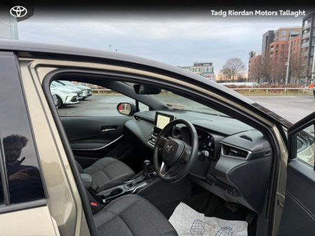 2023 Toyota Corolla HYBRID L/SPORT HB €27,950 thumbnail