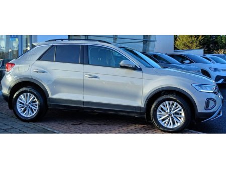 2023 Volkswagen T-Roc LIFE 2.0TDI 116HP *APP CONNECT, REVERSING CAMERA & MORE!* thumbnail