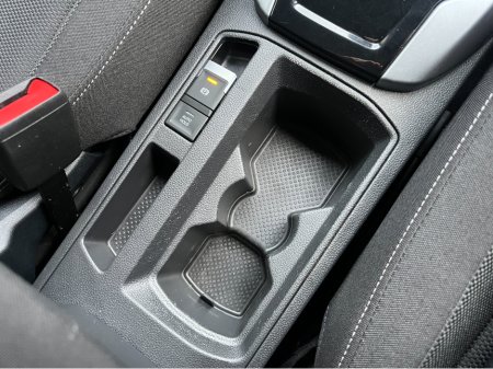 2023 Volkswagen T-Roc LIFE 2.0 TDI DIESEL €26,950 thumbnail