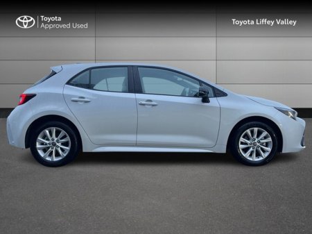 2025 Toyota Corolla COROLLA H/B LUNA €30,950 thumbnail