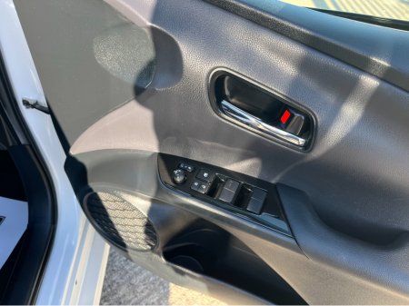 2020 Toyota Prius - thumbnail 11