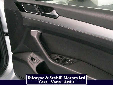 2016 Volkswagen Passat 1.6 TDI SE BUSINESS BLUEMOTION 120PS 4DR AUTO thumbnail