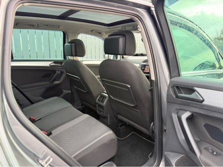 2019 Volkswagen Tiguan 2019 Volkswagen Tiguan R-Line thumbnail