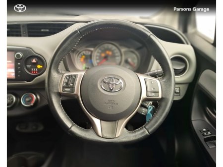 2017 Toyota Yaris - thumbnail 9