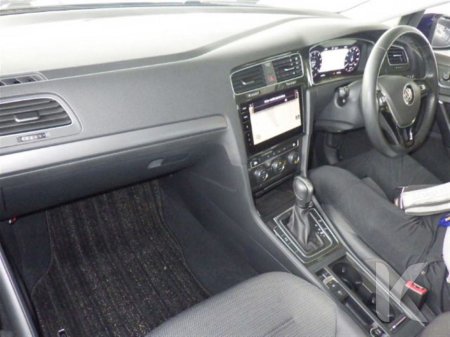 2020 Volkswagen Golf COMFORT LINE MEISTER - FACTORY ALLOYS - REVERSE CAMERA - CRUISE CONTROL - PADDLE SHIFT - DIGITAL DASH €19,950 thumbnail