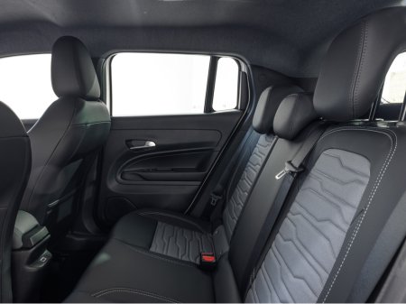 2026 Jeep Avenger 4XE Upland €39,995 thumbnail