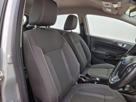 2016 Ford Fiesta - thumbnail 25