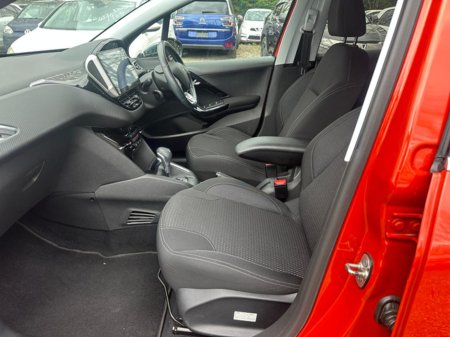 2017 Peugeot 208 - thumbnail 14