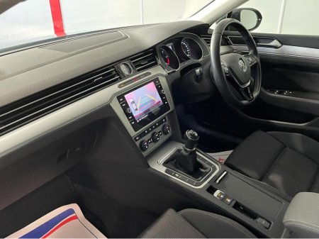 2019 Volkswagen Passat - thumbnail 15