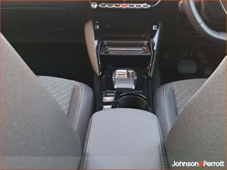 2025 Peugeot 2008 Electric 156bhp (54 kWh) Allure €35,900 thumbnail