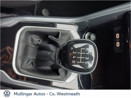 2024 Volkswagen T-Roc T-ROC STYLE 2.0 TDI M6F 116HP €32,950 thumbnail