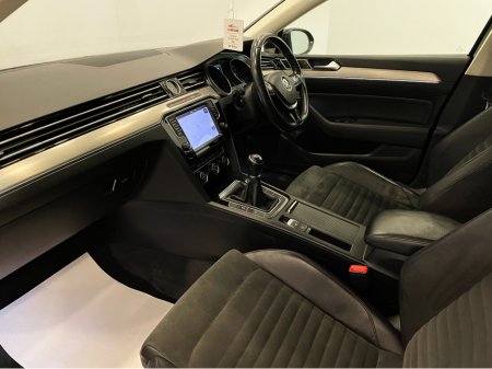 2015 Volkswagen Passat - thumbnail 16