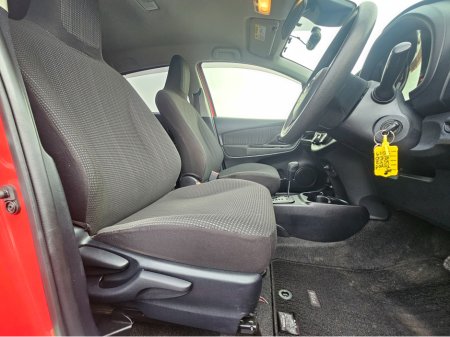 2019 Toyota Yaris - thumbnail 6